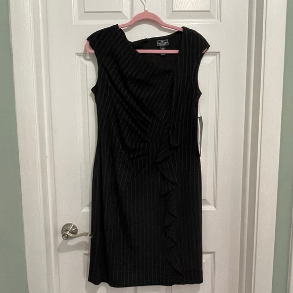 1037 NWT Pin Striped Sleeveless Ruched Dress - Picture 2 of 4